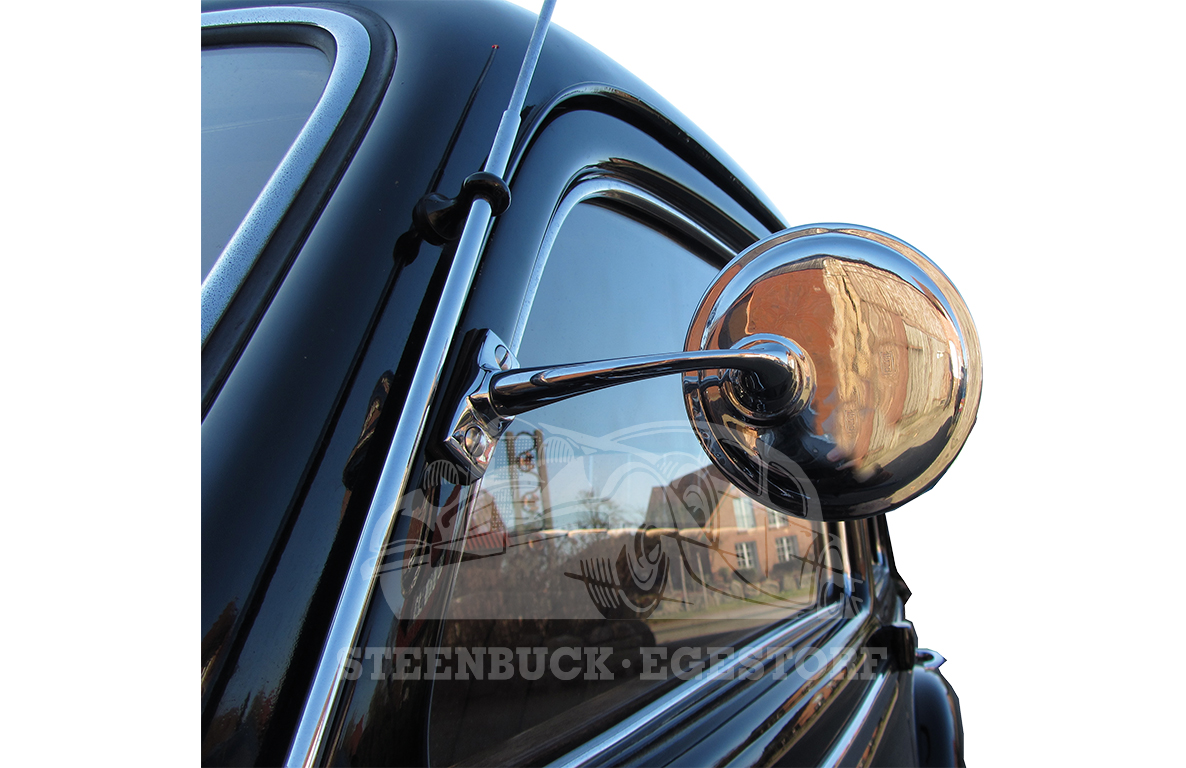 ein foto von einem aussenspiegel eines mercedes 170